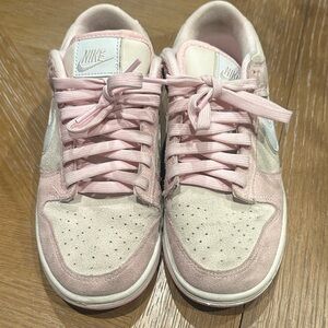 Nike Women's Blush Pink and Cream Sneakers